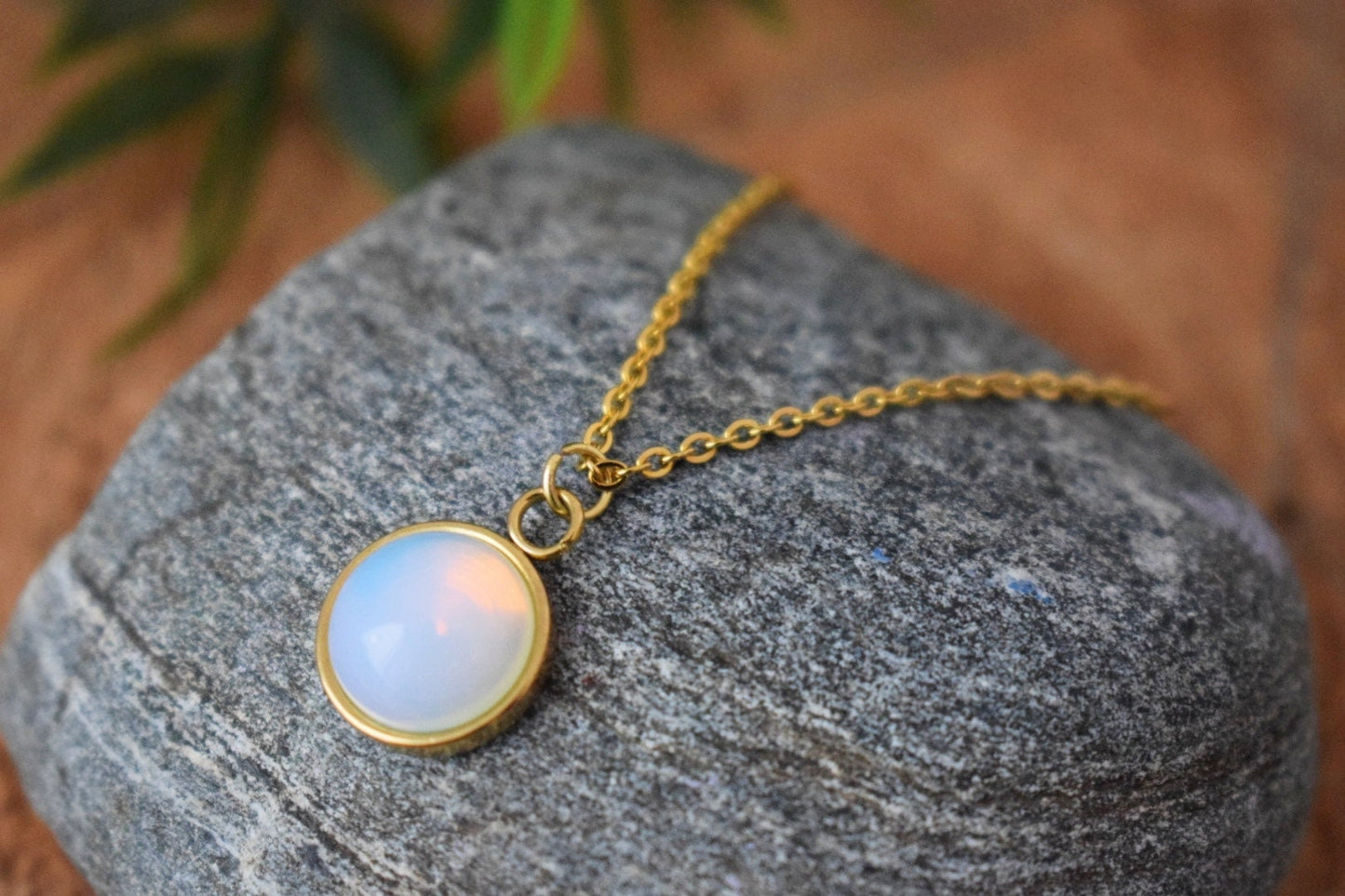 Necklace Opalite Moonstone, Minimalist gold round pendant necklace for women, 10mm pendant, Rainbow, Gemstone, Bridesmaid, Gift for her