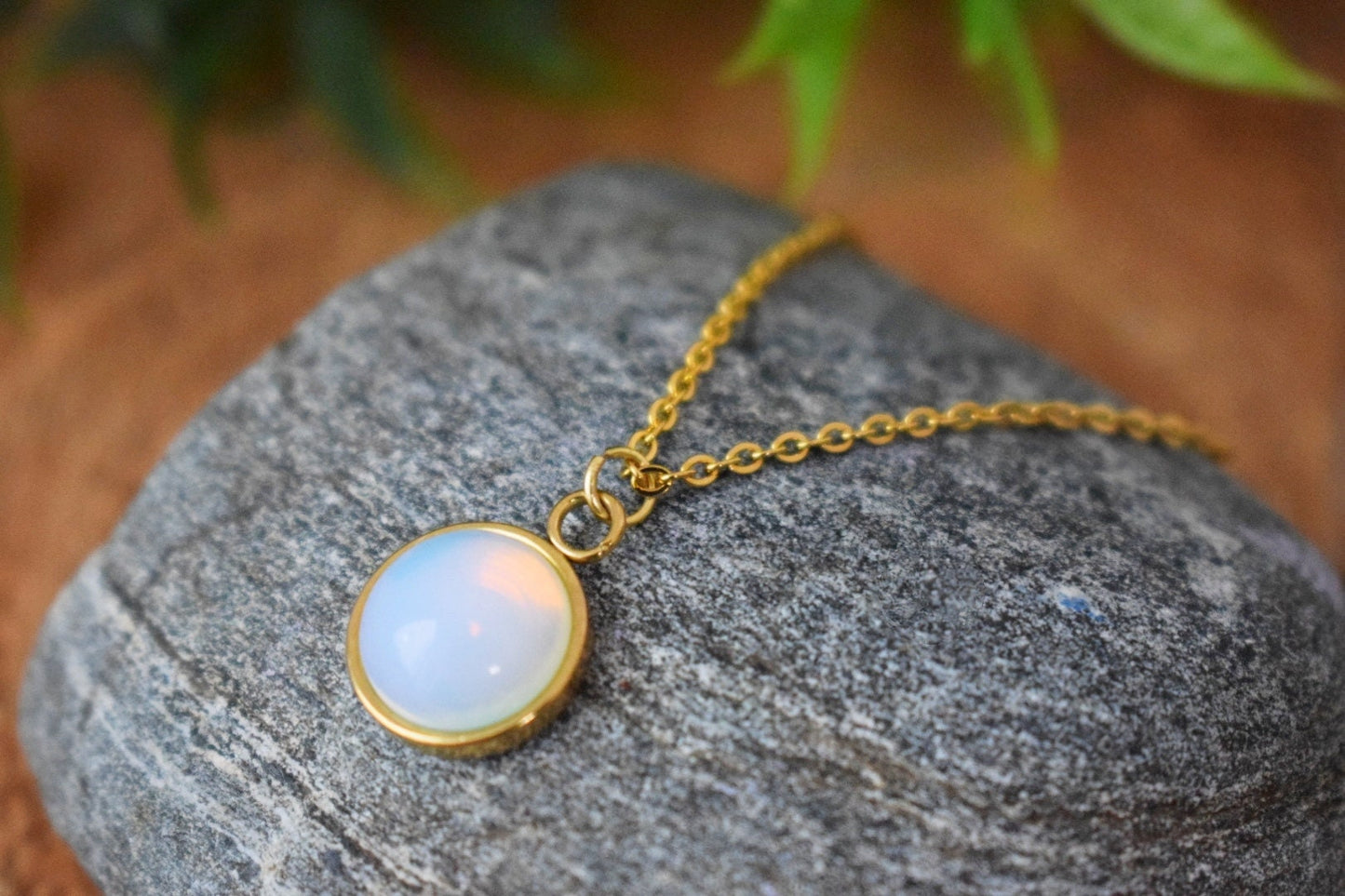 Necklace Opalite Moonstone, Minimalist gold round pendant necklace for women, 10mm pendant, Rainbow, Gemstone, Bridesmaid, Gift for her