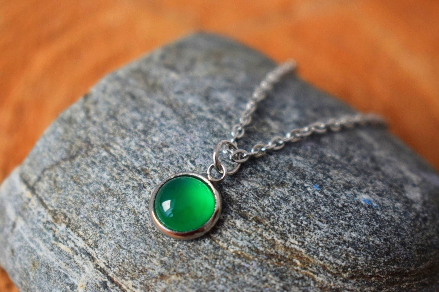 Necklace with green agate small pendant for women, Minimalist 10mm necklace, Green gemstone necklace, Agate jewelry, Gift necklace