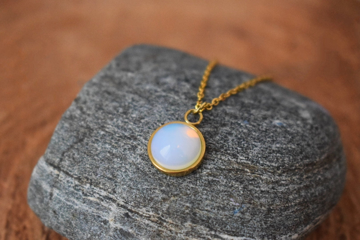 Necklace Opalite Moonstone, Minimalist gold round pendant necklace for women, 10mm pendant, Rainbow, Gemstone, Bridesmaid, Gift for her