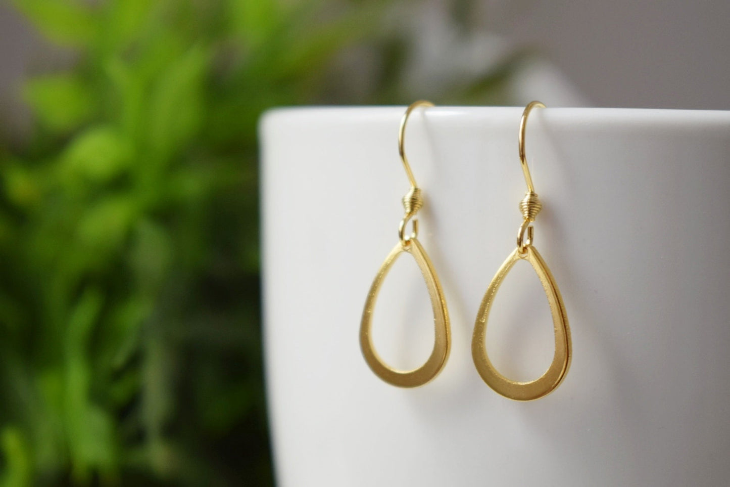 Teardrop necklace, Geometric gold plated stainless steel necklace, minimalist pendant necklace, Jewelry GiftBest christmas gift