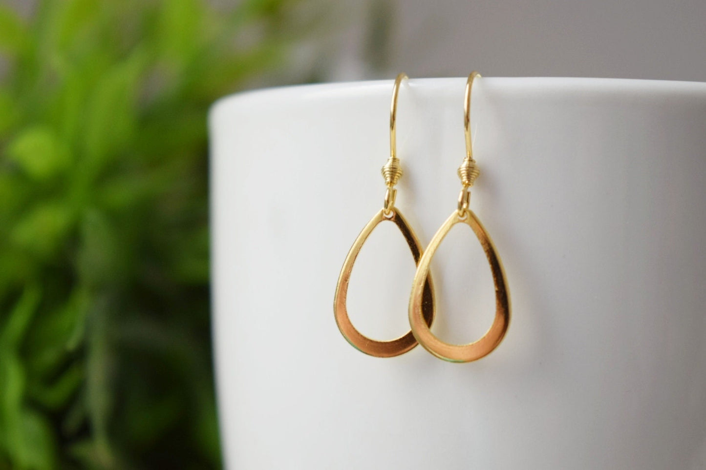 Teardrop necklace, Geometric gold plated stainless steel necklace, minimalist pendant necklace, Jewelry GiftBest christmas gift