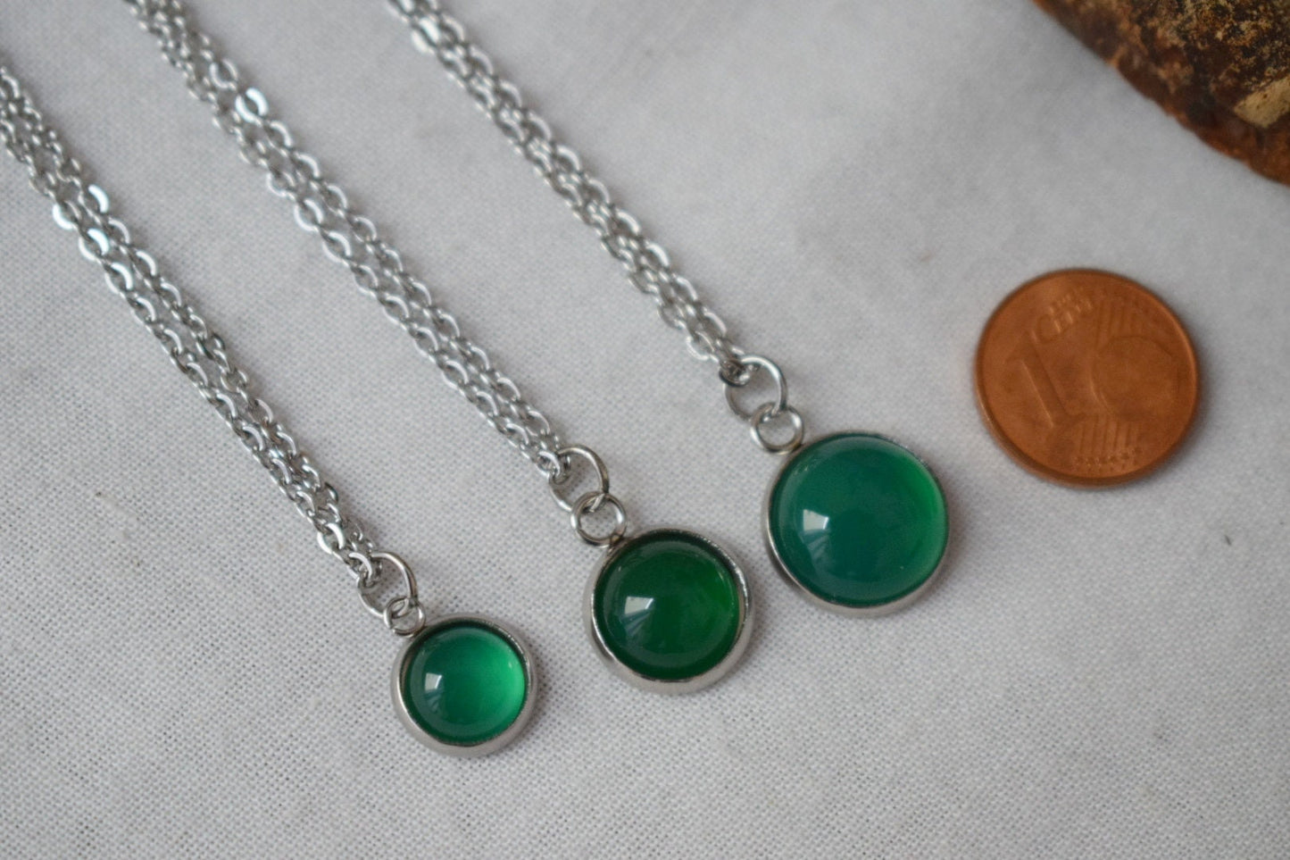 Necklace with green agate small pendant for women, Minimalist 10mm necklace, Green gemstone necklace, Agate jewelry, Gift necklace