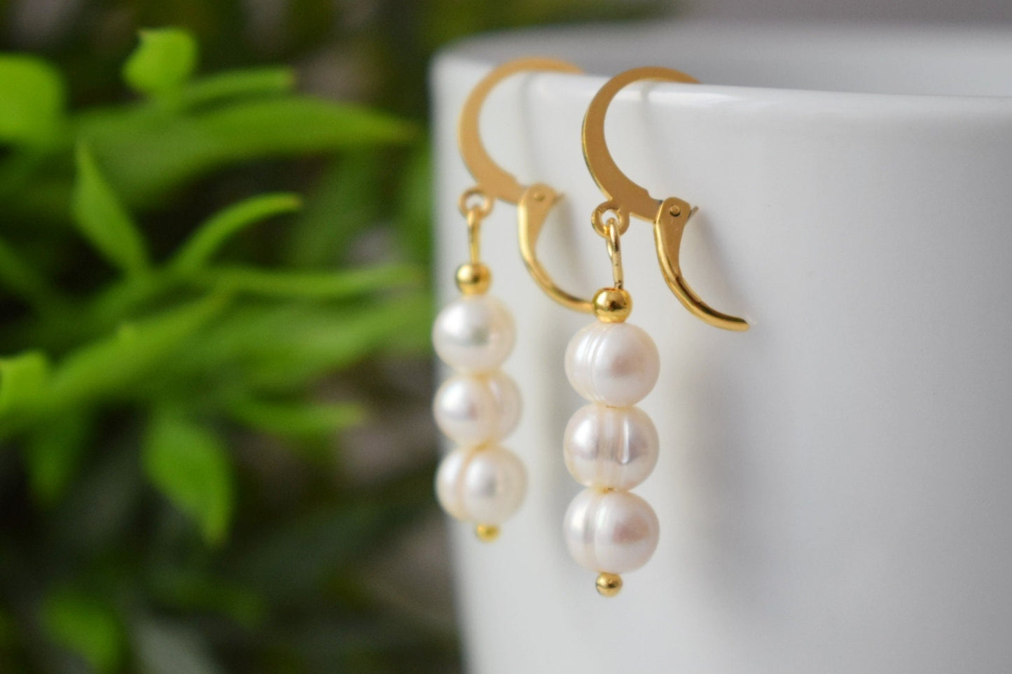 Pearl gold huggies earrings, Freshwater pearl, Huggie hoop earrings, Simple Pearl Drop Wedding Earrings, Bridesmaid Gifts, Anniversary Gift