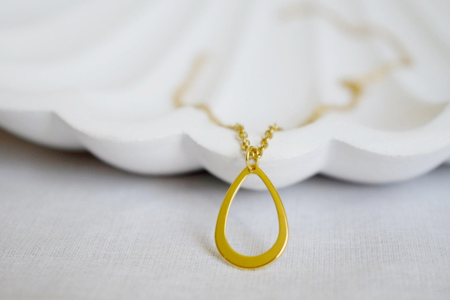 Teardrop necklace, Geometric gold plated stainless steel necklace, minimalist pendant necklace, Jewelry GiftBest christmas gift