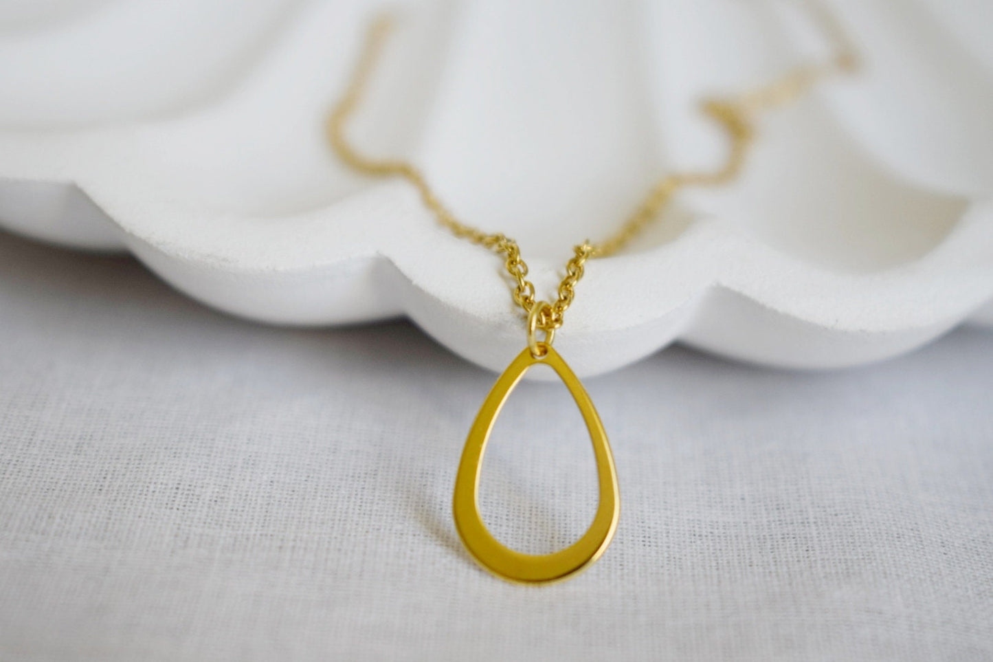Teardrop necklace, Geometric gold plated stainless steel necklace, minimalist pendant necklace, Jewelry GiftBest christmas gift