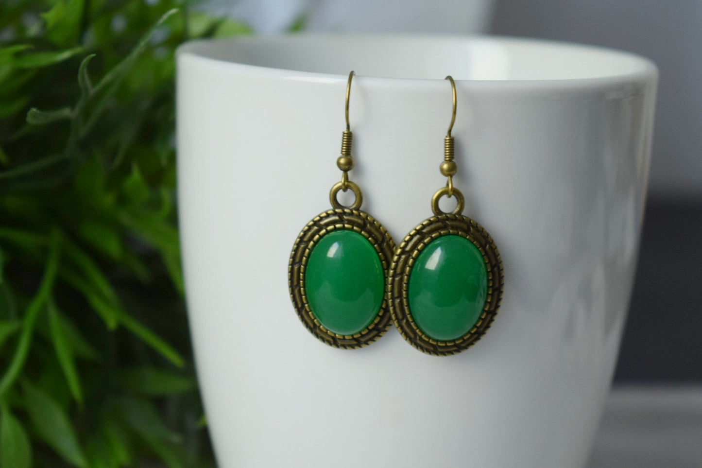 Vintage grüne Jade Ohrringe, Statement ovale Ohrhänger, Edelstein Tropfen Ohrringe, Stein Hängende Anhänger Ohrringe, Schmuck Geschenk für Sie