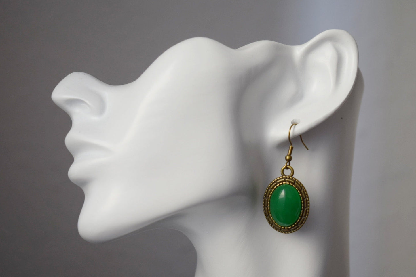 Vintage grüne Jade Ohrringe, Statement ovale Ohrhänger, Edelstein Tropfen Ohrringe, Stein Hängende Anhänger Ohrringe, Schmuck Geschenk für Sie