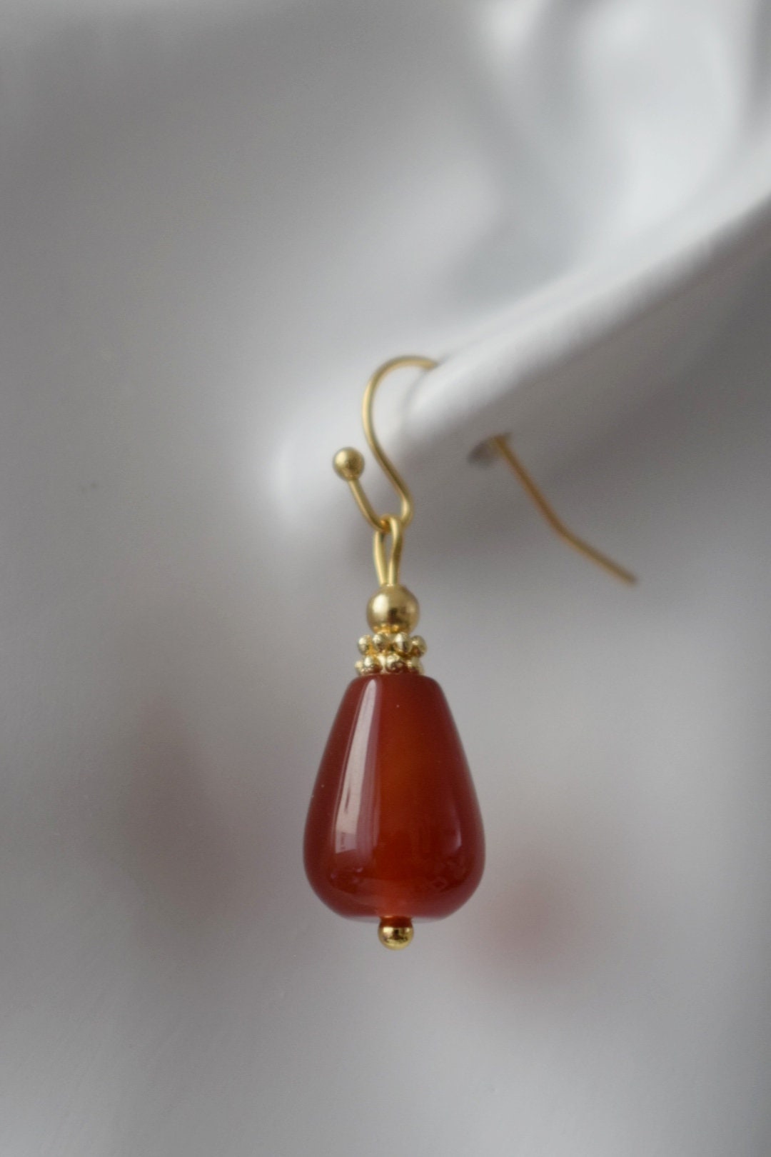 Carnelian teardrop earrings gold, Natural Carnelian dangle earrings, Red gemstone drop earrings, Carnelian jewelry for women, Gift for her