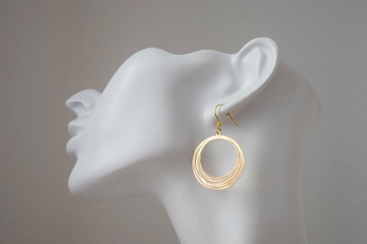 Earrings with circle pendant, 18k gold plated stainless steel earrings hooks, Round earrings, Lightweight earrings, Best gift for her