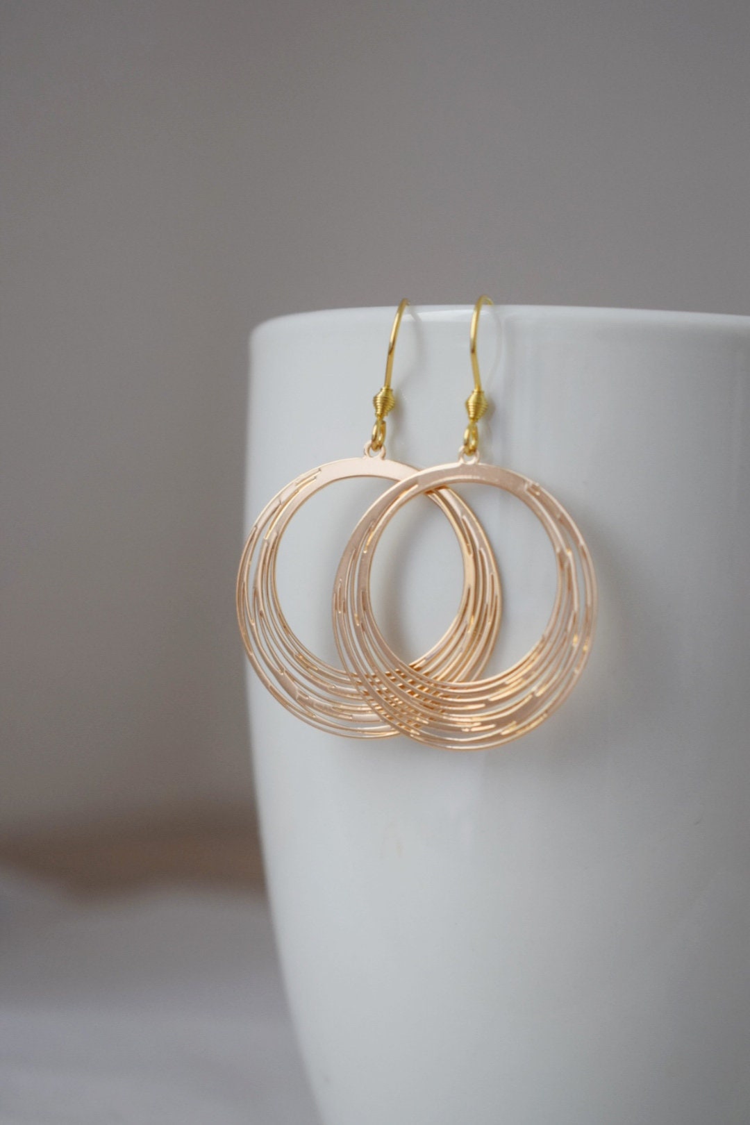 Earrings with circle pendant, 18k gold plated stainless steel earrings hooks, Round earrings, Lightweight earrings, Best gift for her