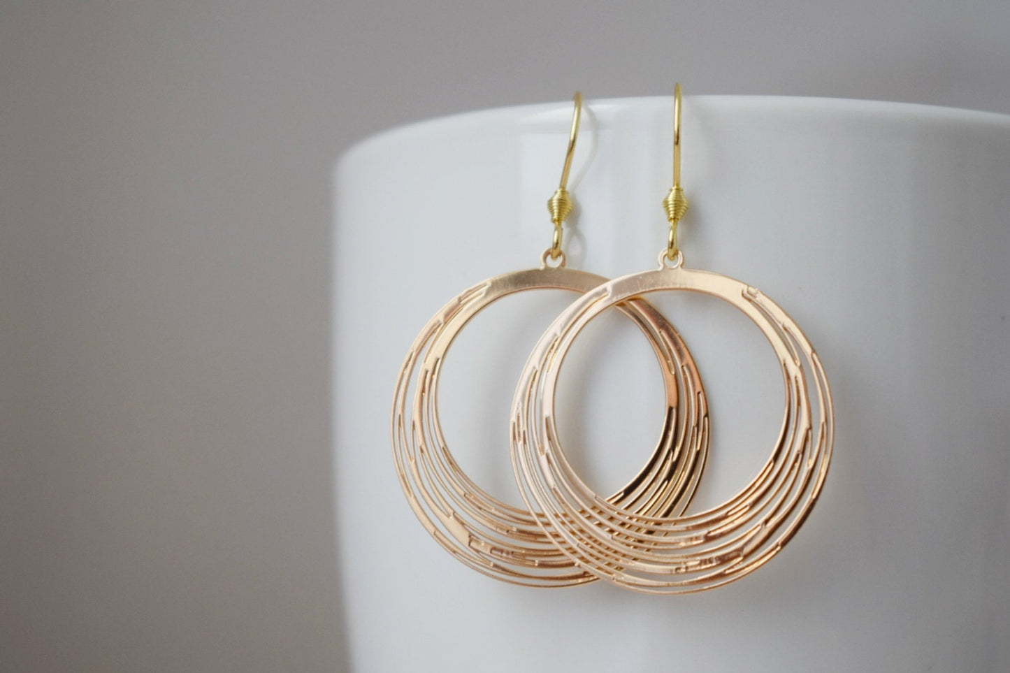 Earrings with circle pendant, 18k gold plated stainless steel earrings hooks, Round earrings, Lightweight earrings, Best gift for her