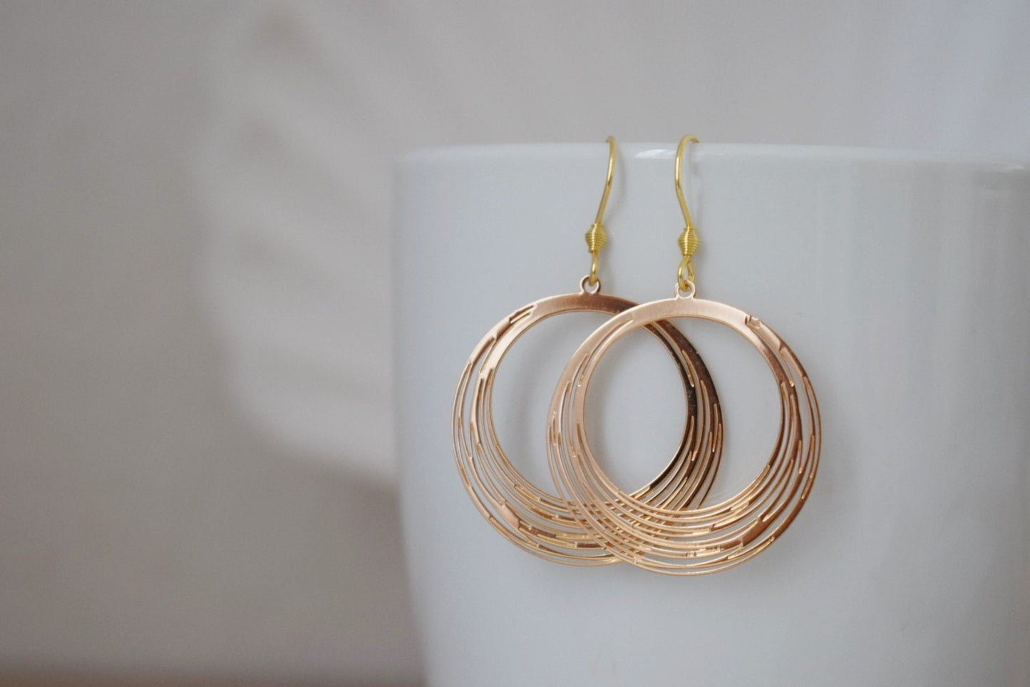 Earrings with circle pendant, 18k gold plated stainless steel earrings hooks, Round earrings, Lightweight earrings, Best gift for her