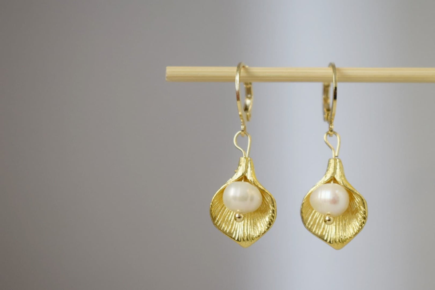 Dainty Calla Lily Shaped Charm Huggie Hoop Earrings With Freshwater Pearl, Gold Dangle Earrings, Bridal Wedding Pearl Jewelry