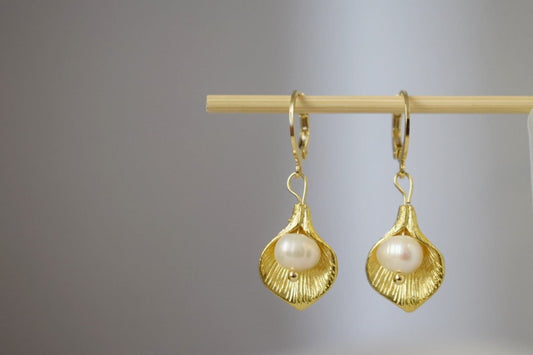 Dainty Calla Lily Shaped Charm Huggie Hoop Earrings With Freshwater Pearl, Gold Dangle Earrings, Bridal Wedding Pearl Jewelry