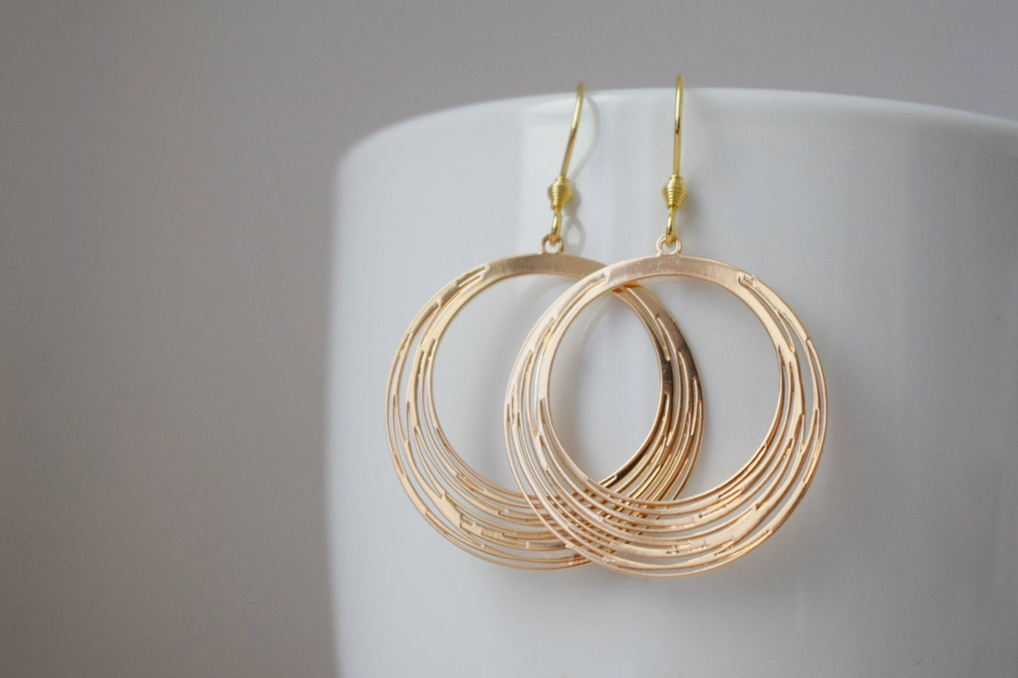 Earrings with circle pendant, 18k gold plated stainless steel earrings hooks, Round earrings, Lightweight earrings, Best gift for her