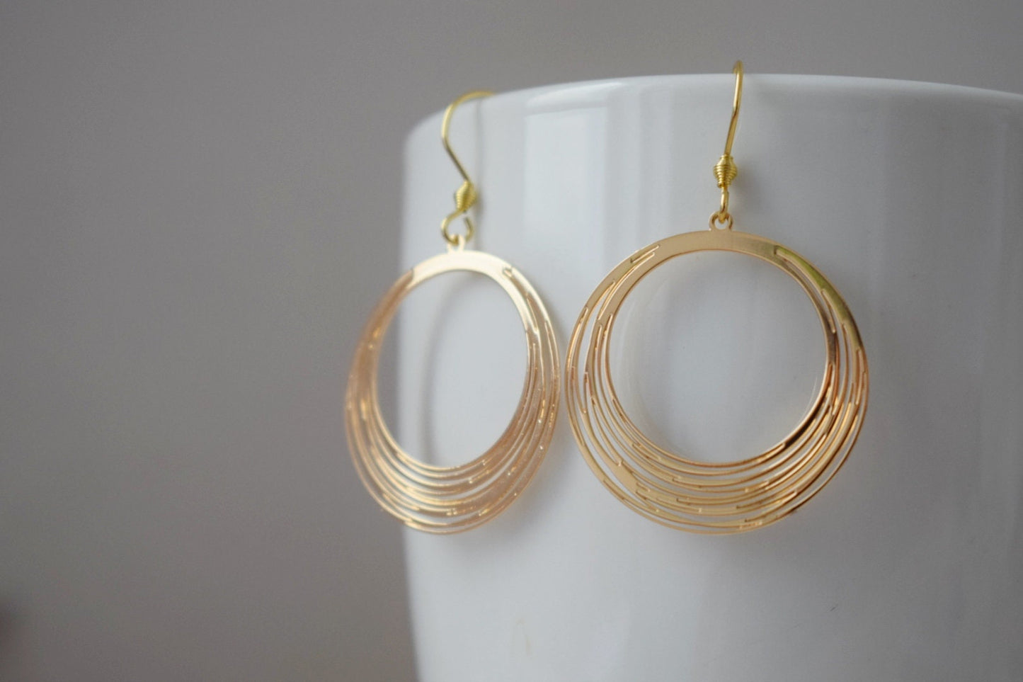 Earrings with circle pendant, 18k gold plated stainless steel earrings hooks, Round earrings, Lightweight earrings, Best gift for her