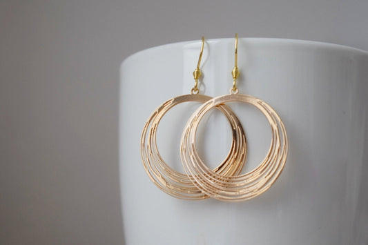 Earrings with circle pendant, 18k gold plated stainless steel earrings hooks, Round earrings, Lightweight earrings, Best gift for her