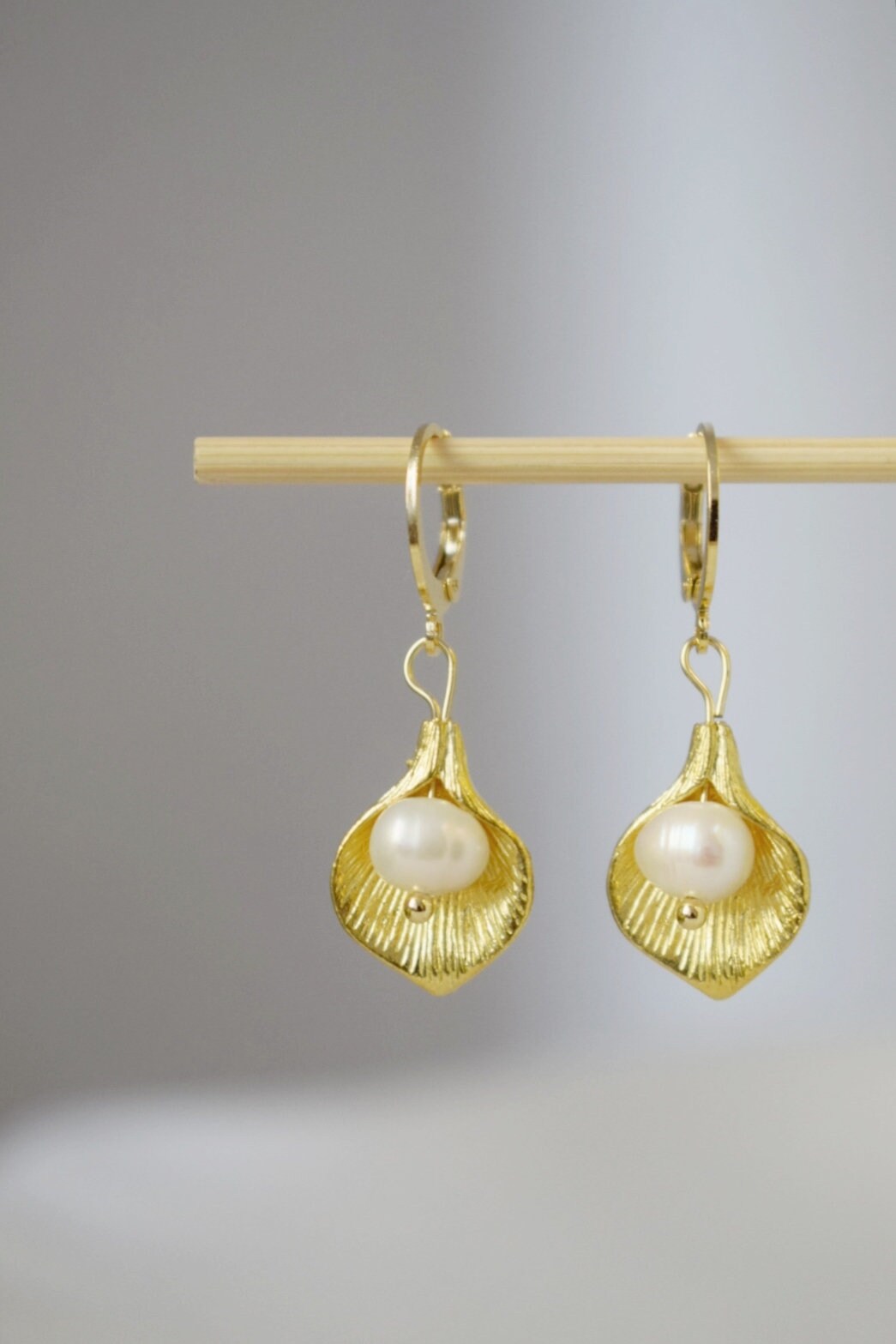 Dainty Calla Lily Shaped Charm Huggie Hoop Earrings With Freshwater Pearl, Gold Dangle Earrings, Bridal Wedding Pearl Jewelry