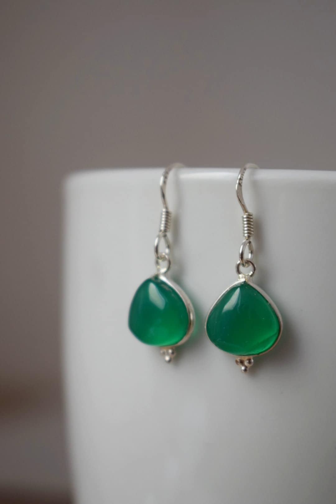 Green onyx earrings in 925 sterling silver, Teardrop gemstone dangle earrings, Natural stone, Unique silver jewelry, Best gift for her