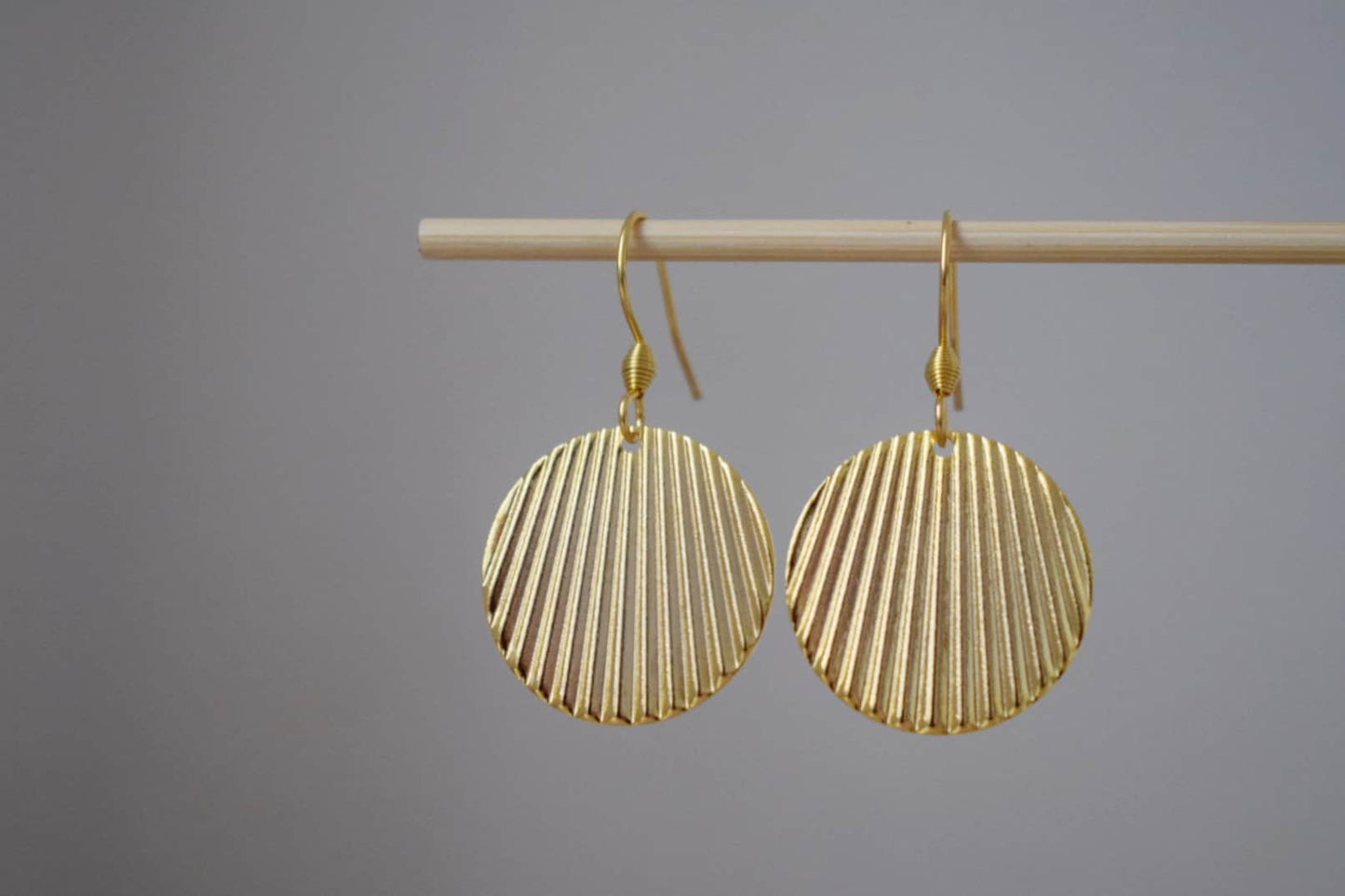 Round huggie earrings, Corrugated, Disc, Plate, Round, Circle earrings, 24k gold plated stainless steel earrings, Lightweight jewelry, Gift