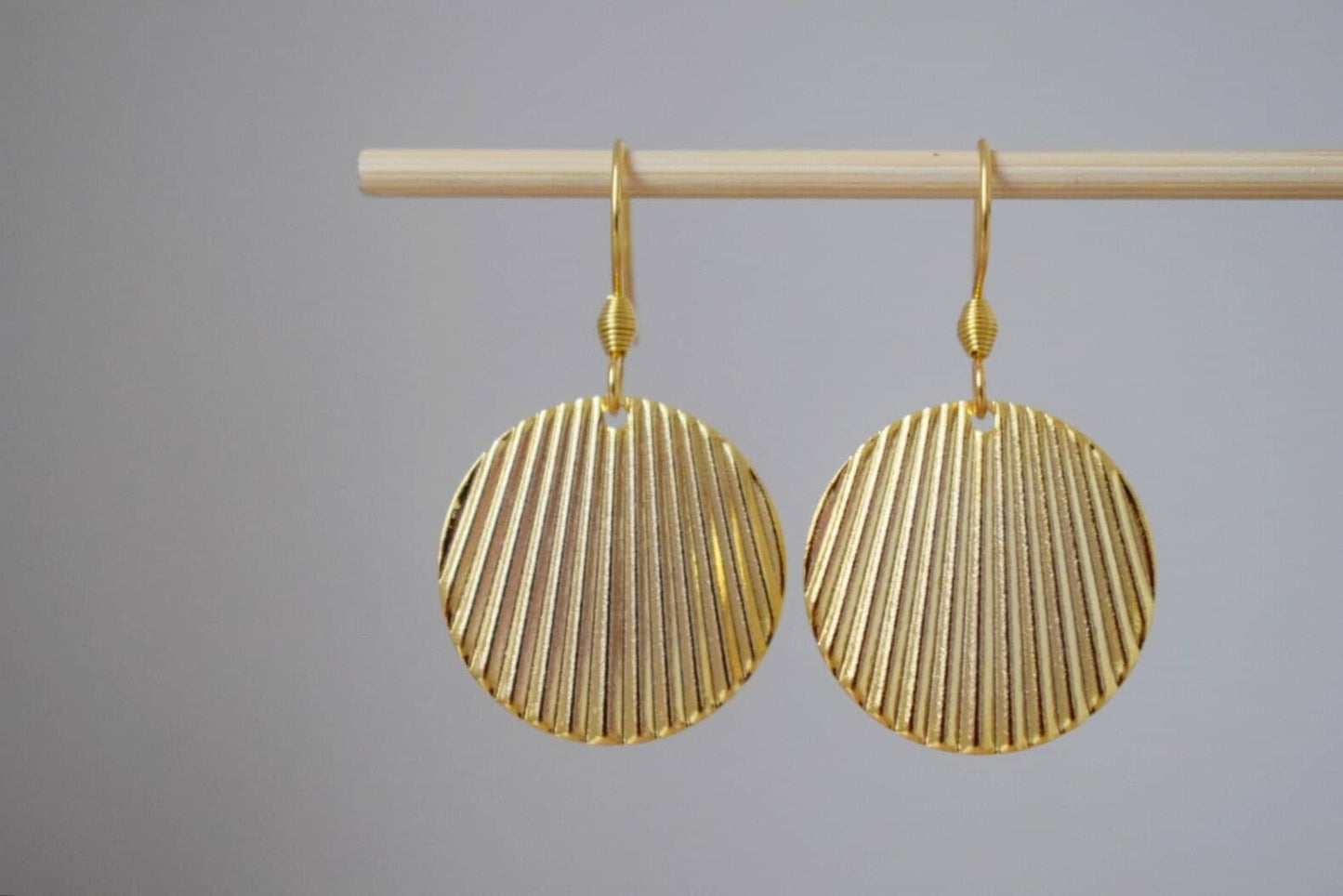 Round huggie earrings, Corrugated, Disc, Plate, Round, Circle earrings, 24k gold plated stainless steel earrings, Lightweight jewelry, Gift