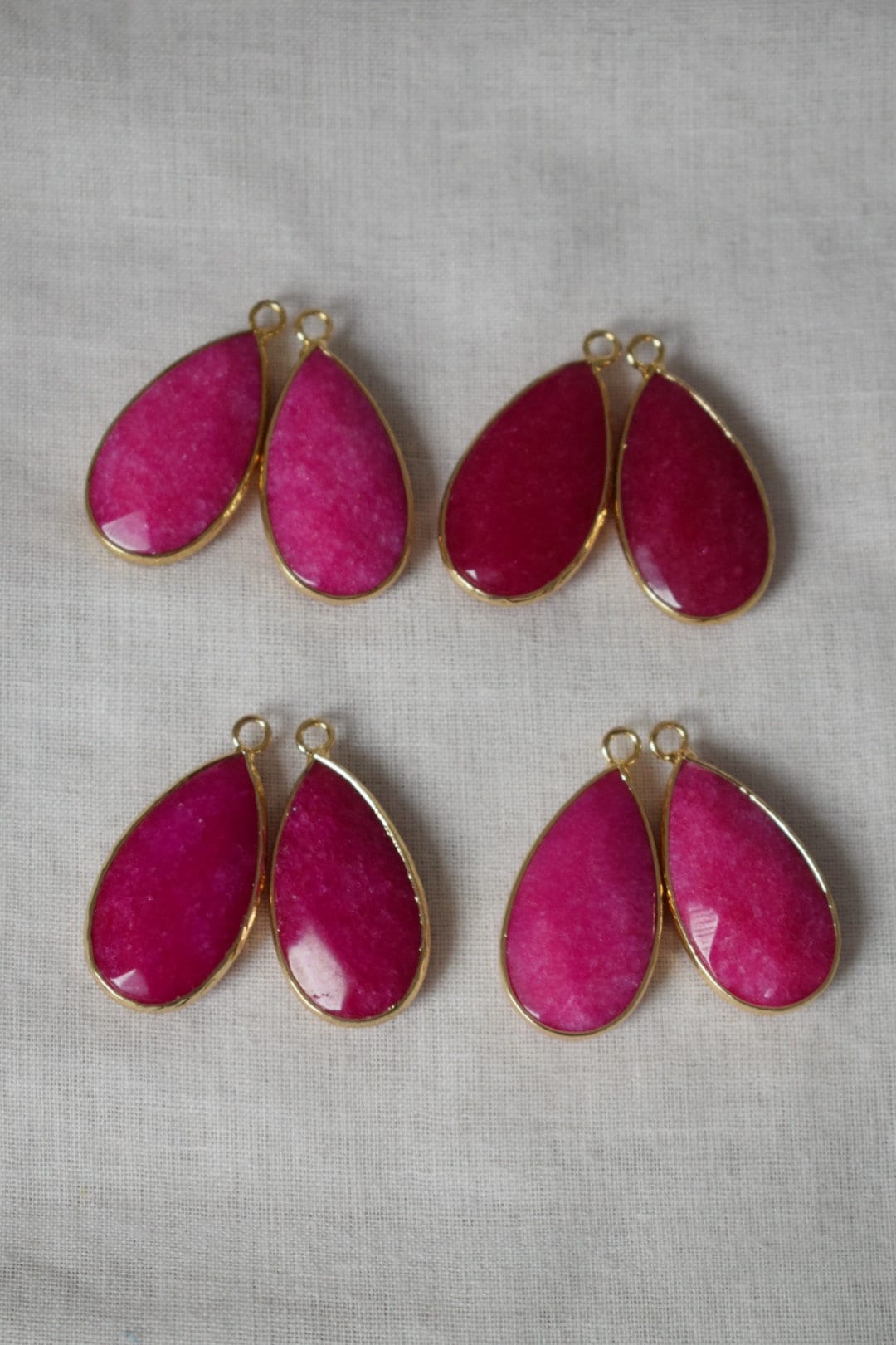 Teardrop pink jade huggie earrings, Long gold plated gemstone earrings, Faceted magenta pendant earrings, Stainless steel, Jade jewelry