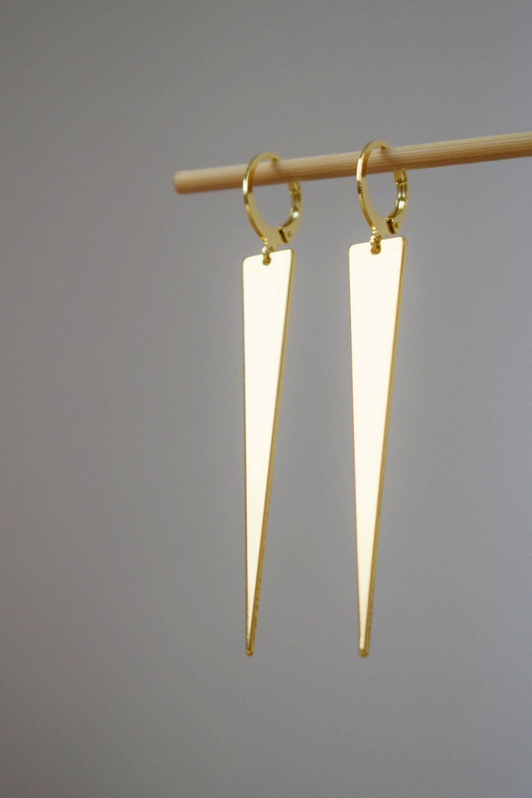 Triangle pendant earrings, Huggie hoops, Long geometric hanging dangle and drop earrings, 24k vergoldete stainless steel hoop earrings