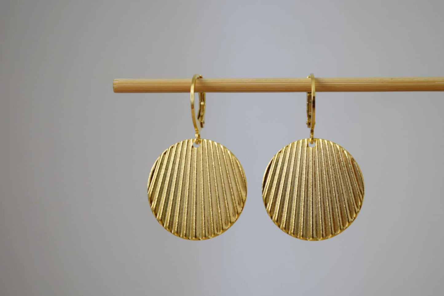 Round huggie earrings, Corrugated, Disc, Plate, Round, Circle earrings, 24k gold plated stainless steel earrings, Lightweight jewelry, Gift