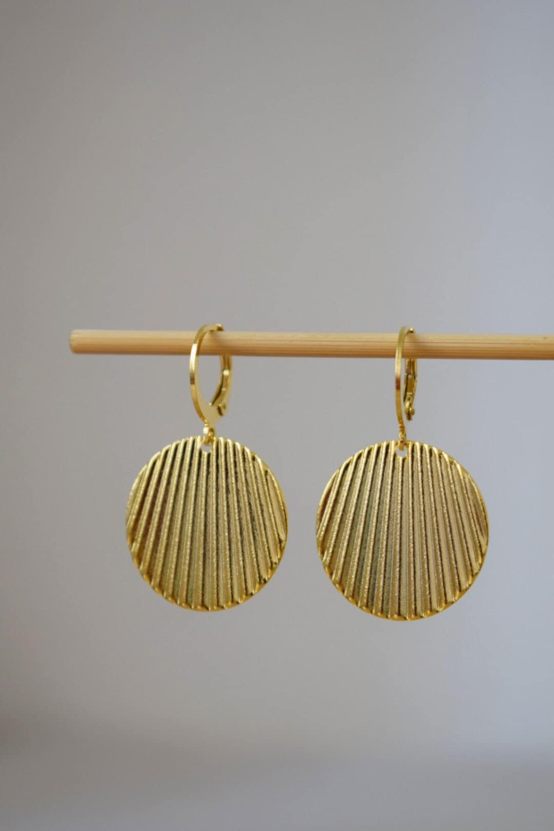 Round huggie earrings, Corrugated, Disc, Plate, Round, Circle earrings, 24k gold plated stainless steel earrings, Lightweight jewelry, Gift