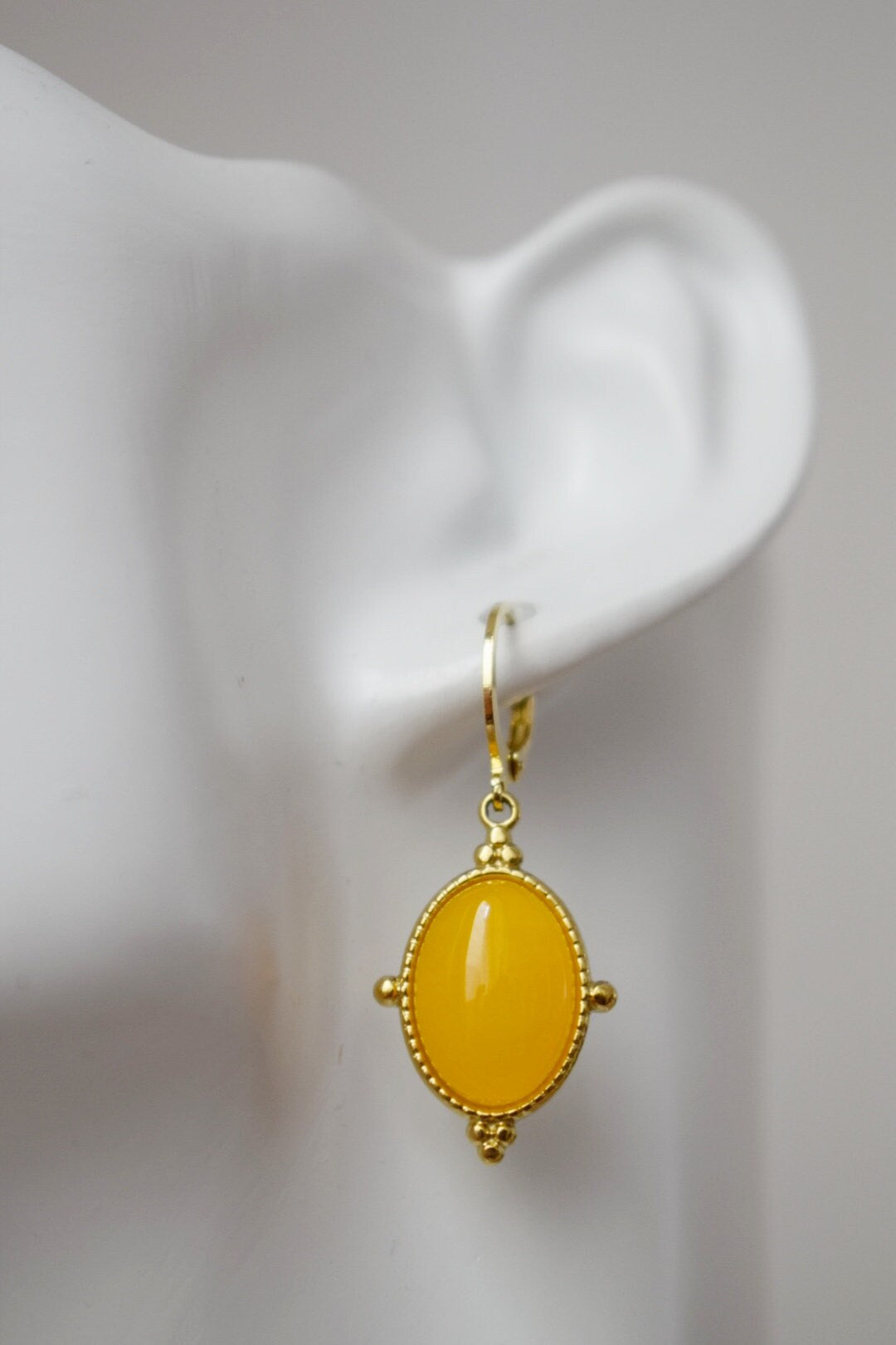 Gelbe Jade Ohrringe, Ovale Edelstein Ohrringe, Boho Chic Ohrringe, Ornament Unikat Schmuck Geschenk für Sie