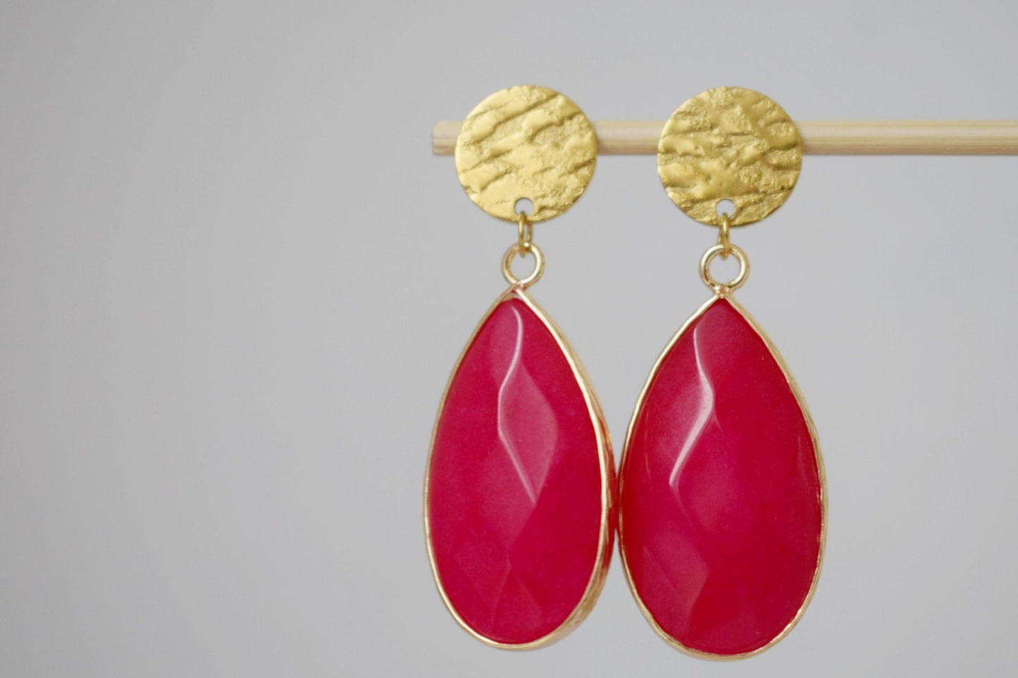 Teardrop pink jade stud earrings, Dangle drop earrings, Long gold plated gemstone earrings, Faceted stone pendant earrings, Jade jewelry