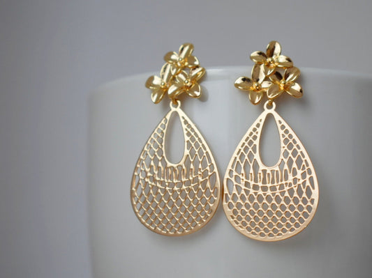 Teardrop ornament earrings for women, Boho chic dangle earrings, Flower studs, filigree earrings golden, Unique christmas jewelry gift