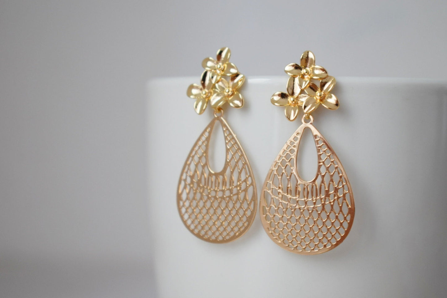 Teardrop ornament earrings for women, Boho chic dangle earrings, Flower studs, filigree earrings golden, Unique christmas jewelry gift