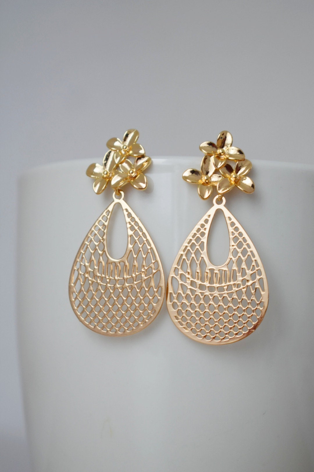 Teardrop ornament earrings for women, Boho chic dangle earrings, Flower studs, filigree earrings golden, Unique christmas jewelry gift