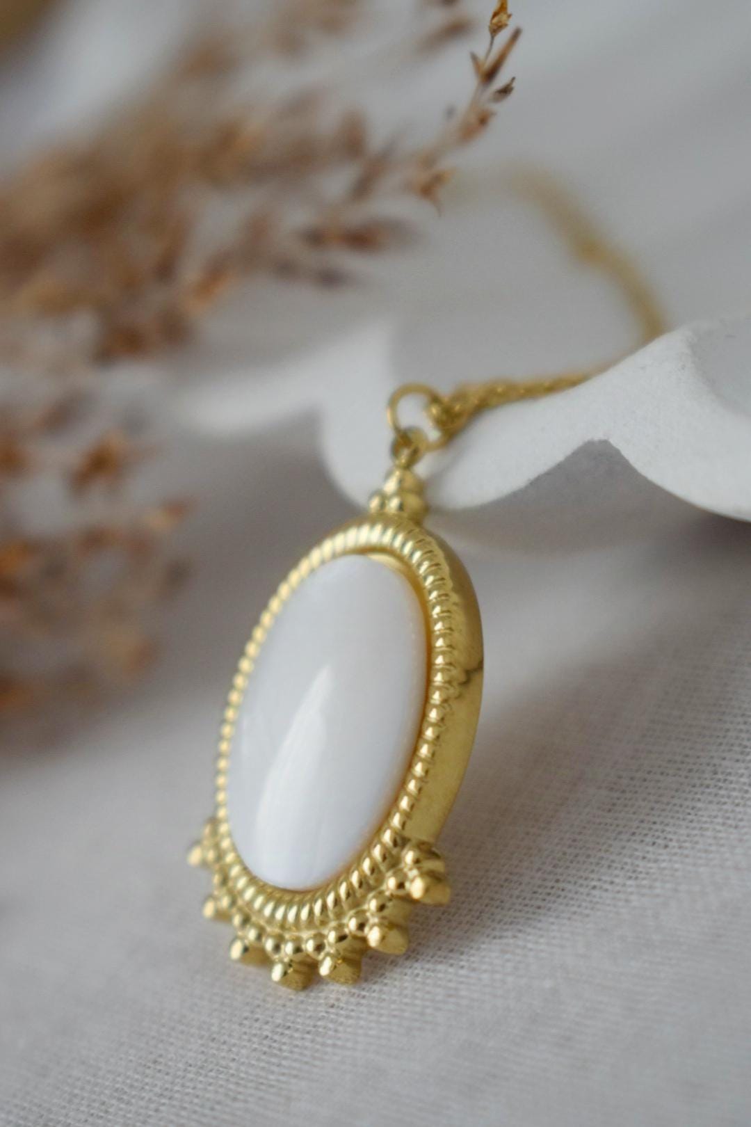 Freshwater pearl necklace, Oval shell pendant, Victorian Necklace For Women, Unique Statement Necklace, Jewelry Gift For Her