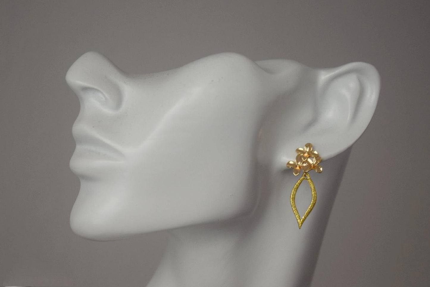 Elegant Floral Earrings, Flower earrings, 18K Gold Plated, Handmade Statement Earrings, Leaf Pendant, Best jewelry gift for her