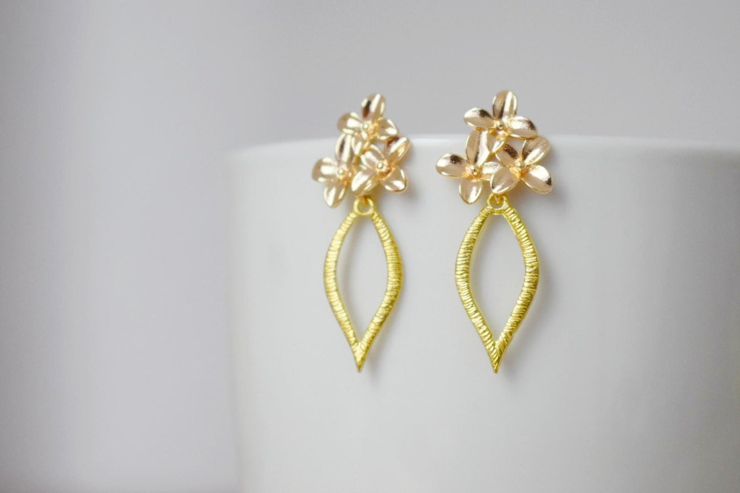 Elegant Floral Earrings, Flower earrings, 18K Gold Plated, Handmade Statement Earrings, Leaf Pendant, Best jewelry gift for her