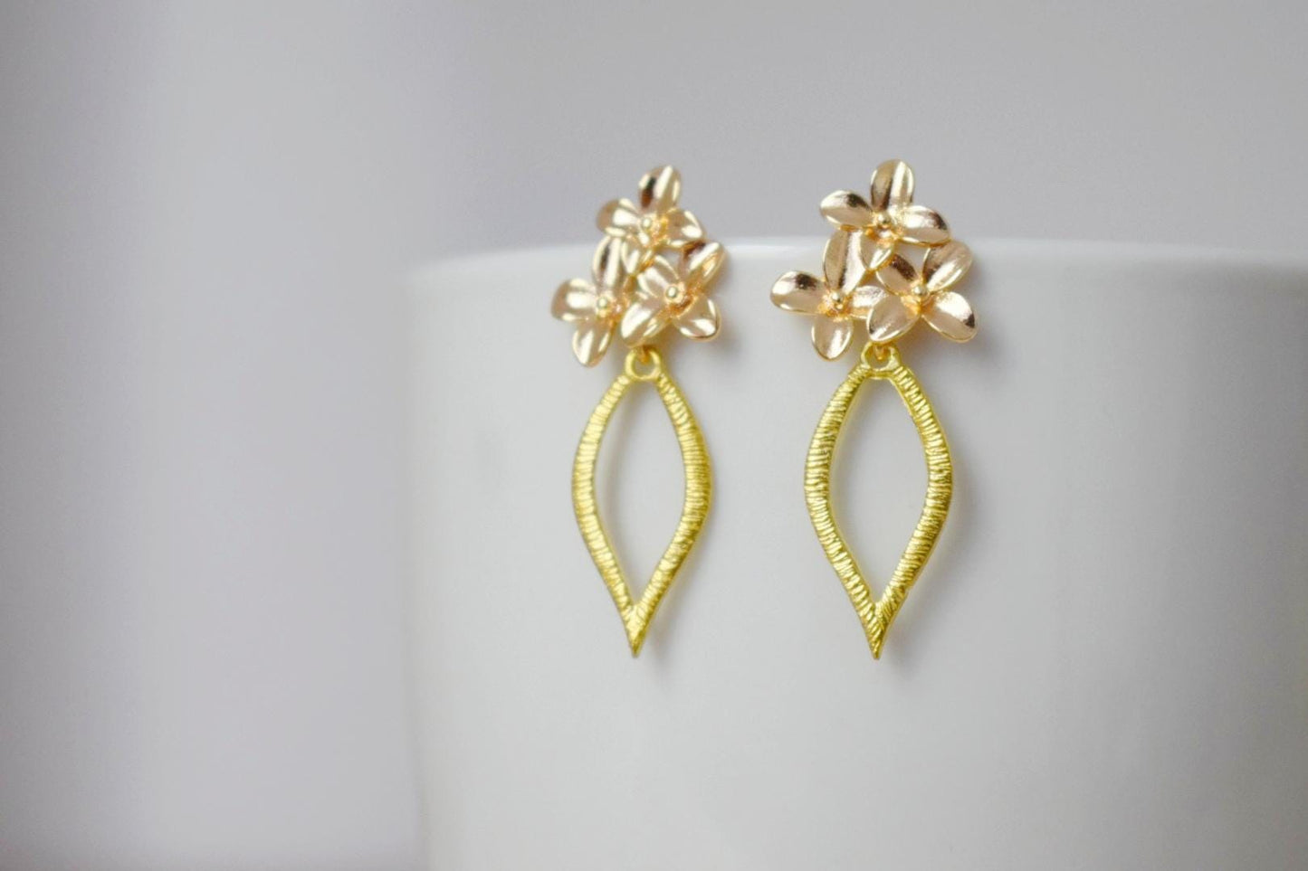 Elegant Floral Earrings, Flower earrings, 18K Gold Plated, Handmade Statement Earrings, Leaf Pendant, Best jewelry gift for her