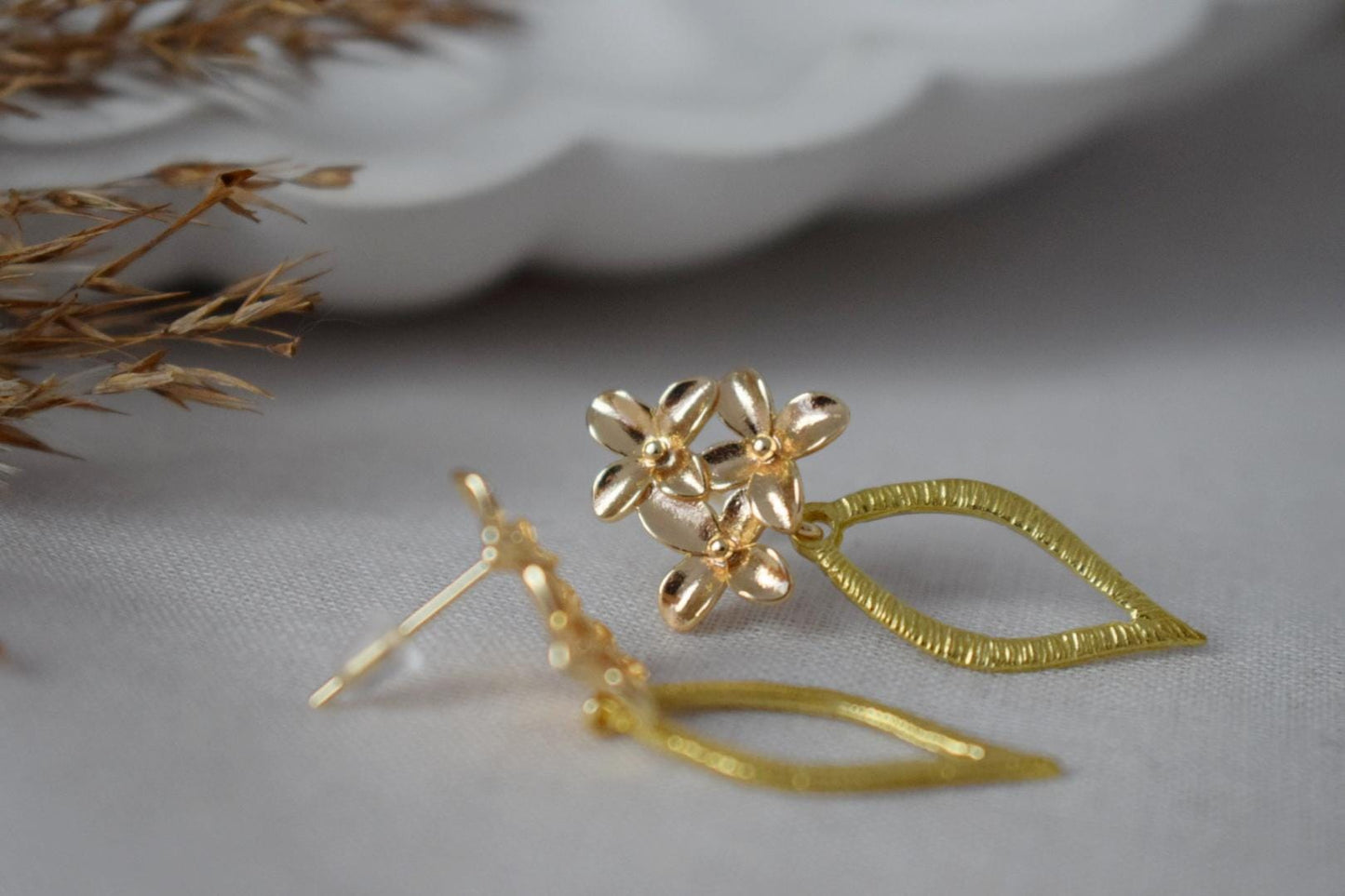 Elegant Floral Earrings, Flower earrings, 18K Gold Plated, Handmade Statement Earrings, Leaf Pendant, Best jewelry gift for her