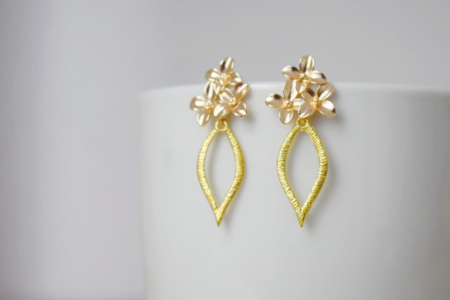 Elegant Floral Earrings, Flower earrings, 18K Gold Plated, Handmade Statement Earrings, Leaf Pendant, Best jewelry gift for her