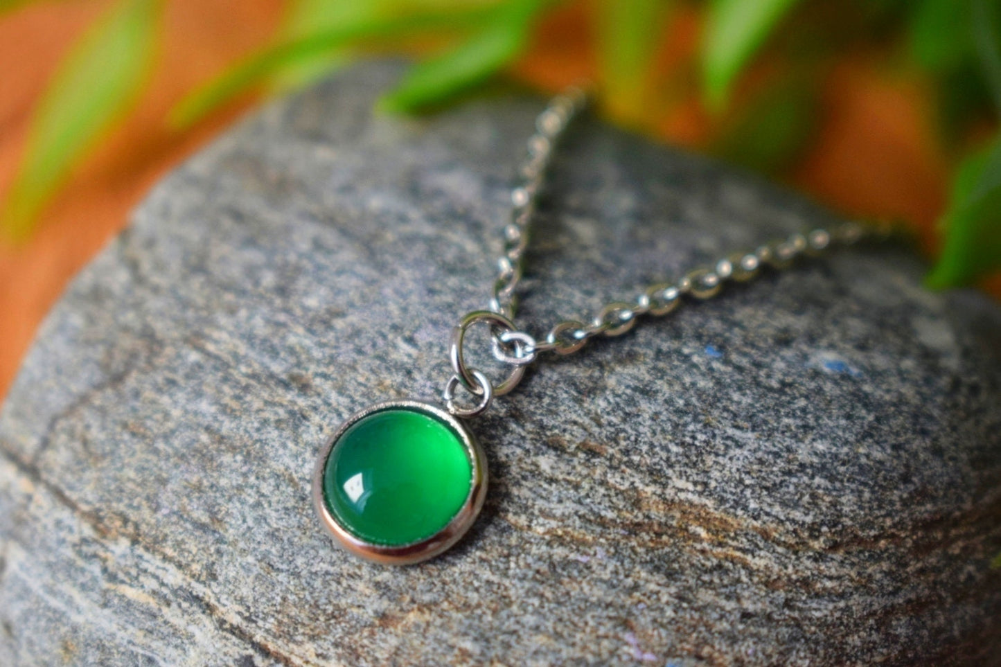 Necklace with green agate small pendant for women, Minimalist 8mm necklace, Green gemstone necklace, Agate jewelry, Gift necklace