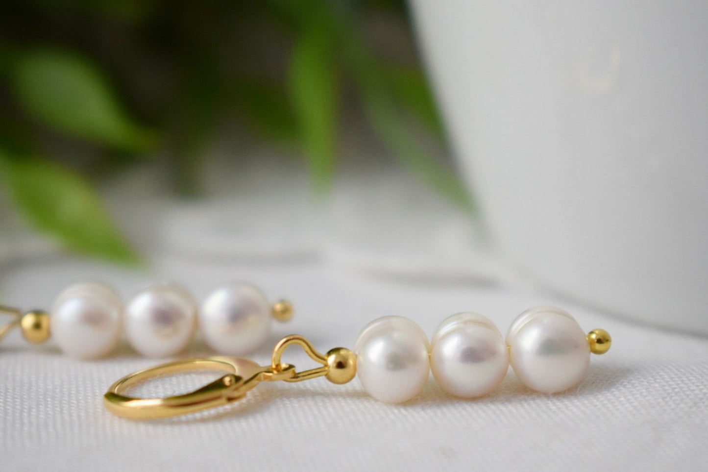 Pearl gold huggies earrings, Freshwater pearl, Huggie hoop earrings, Simple Pearl Drop Wedding Earrings, Bridesmaid Gifts, Anniversary Gift