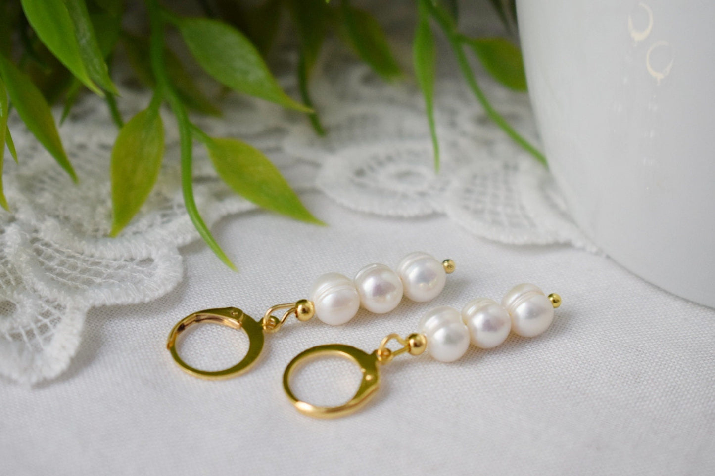 Pearl gold huggies earrings, Freshwater pearl, Huggie hoop earrings, Simple Pearl Drop Wedding Earrings, Bridesmaid Gifts, Anniversary Gift