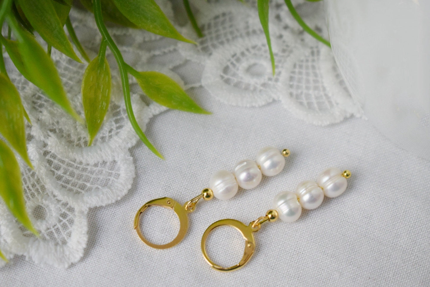 Pearl gold huggies earrings, Freshwater pearl, Huggie hoop earrings, Simple Pearl Drop Wedding Earrings, Bridesmaid Gifts, Anniversary Gift