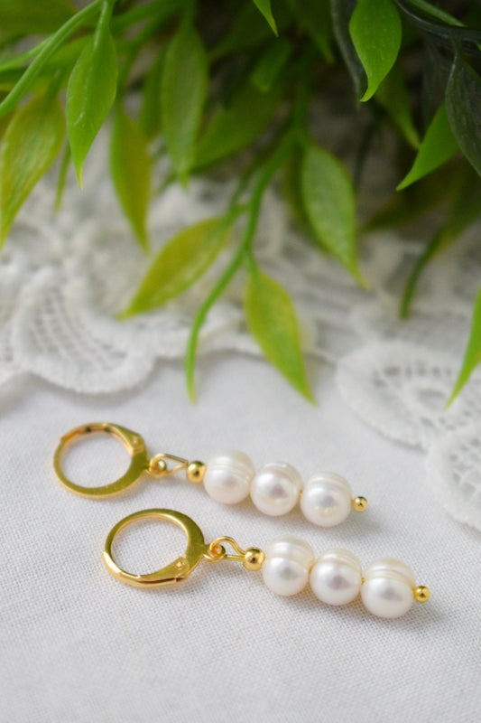 Pearl gold huggies earrings, Freshwater pearl, Huggie hoop earrings, Simple Pearl Drop Wedding Earrings, Bridesmaid Gifts, Anniversary Gift
