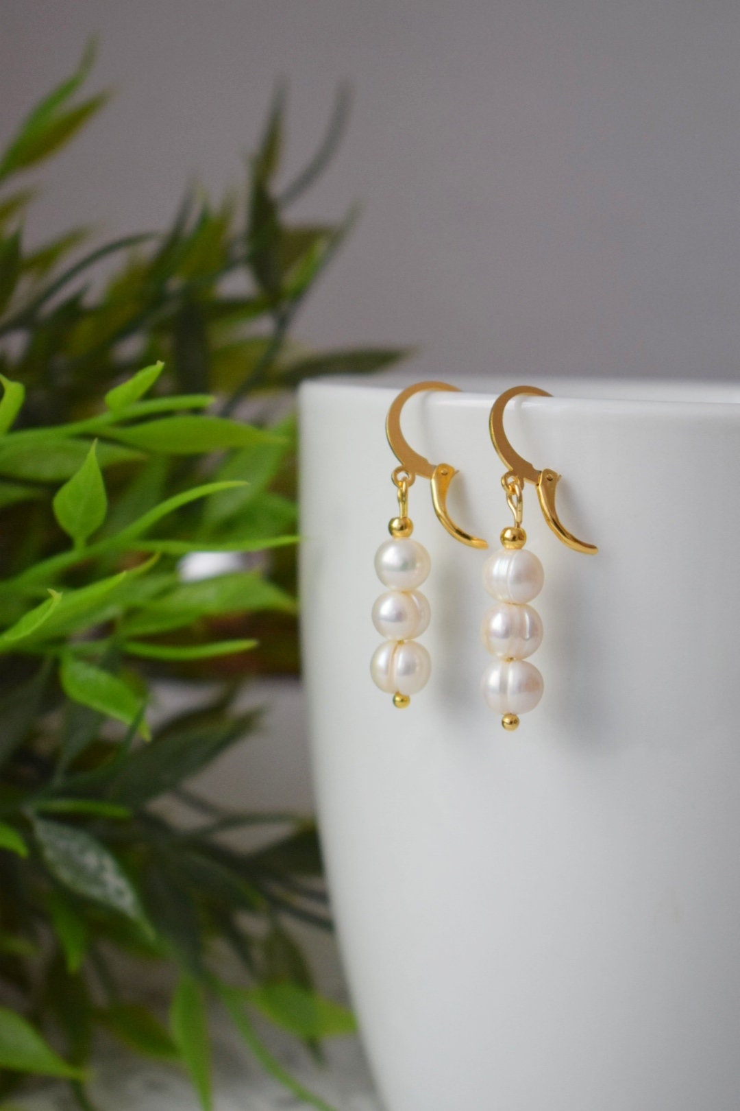 Pearl gold huggies earrings, Freshwater pearl, Huggie hoop earrings, Simple Pearl Drop Wedding Earrings, Bridesmaid Gifts, Anniversary Gift