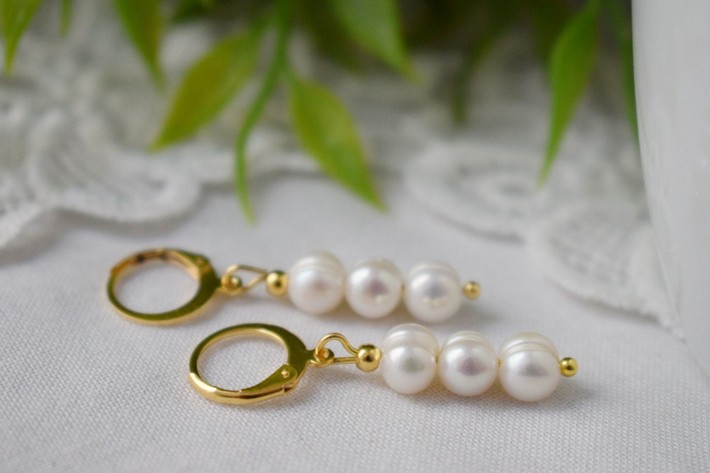 Pearl gold huggies earrings, Freshwater pearl, Huggie hoop earrings, Simple Pearl Drop Wedding Earrings, Bridesmaid Gifts, Anniversary Gift