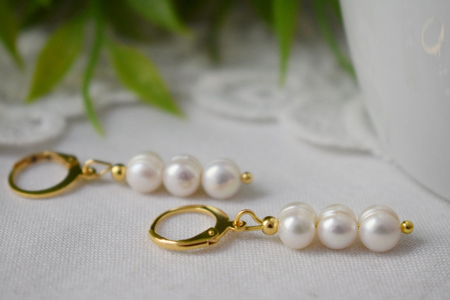 Pearl gold huggies earrings, Freshwater pearl, Huggie hoop earrings, Simple Pearl Drop Wedding Earrings, Bridesmaid Gifts, Anniversary Gift