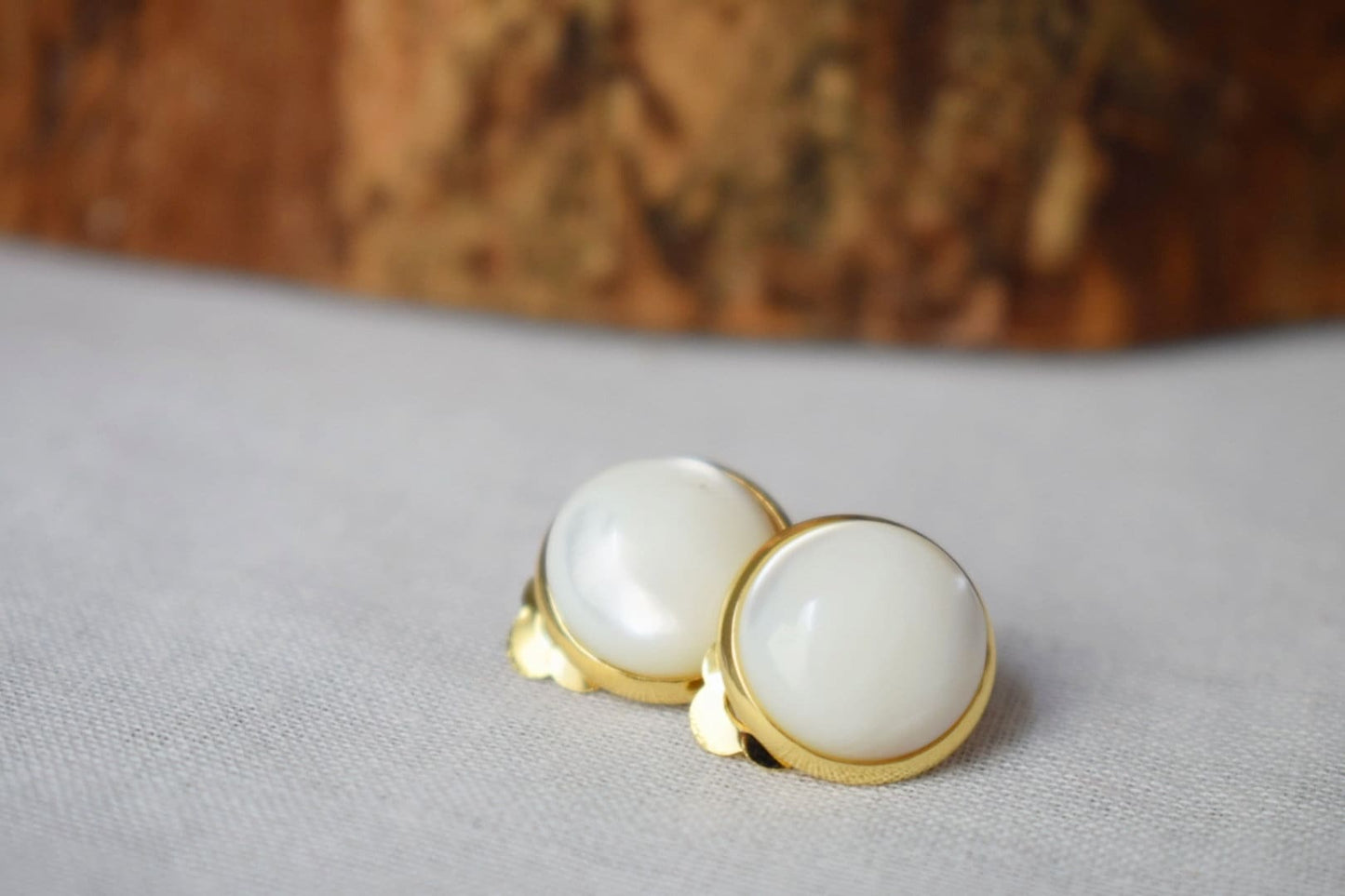 Mother of pearl clip on earrings, 12mm, White pearl shell, Gold plated stainless steel, Pearl ear clips women, Non pierced earrings, Jewelry